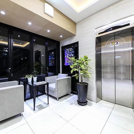 White Hotel Сувон Екстер'єр фото