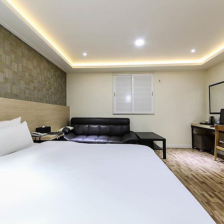 White Hotel Сувон Екстер'єр фото