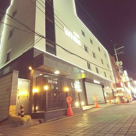 White Hotel Сувон Екстер'єр фото