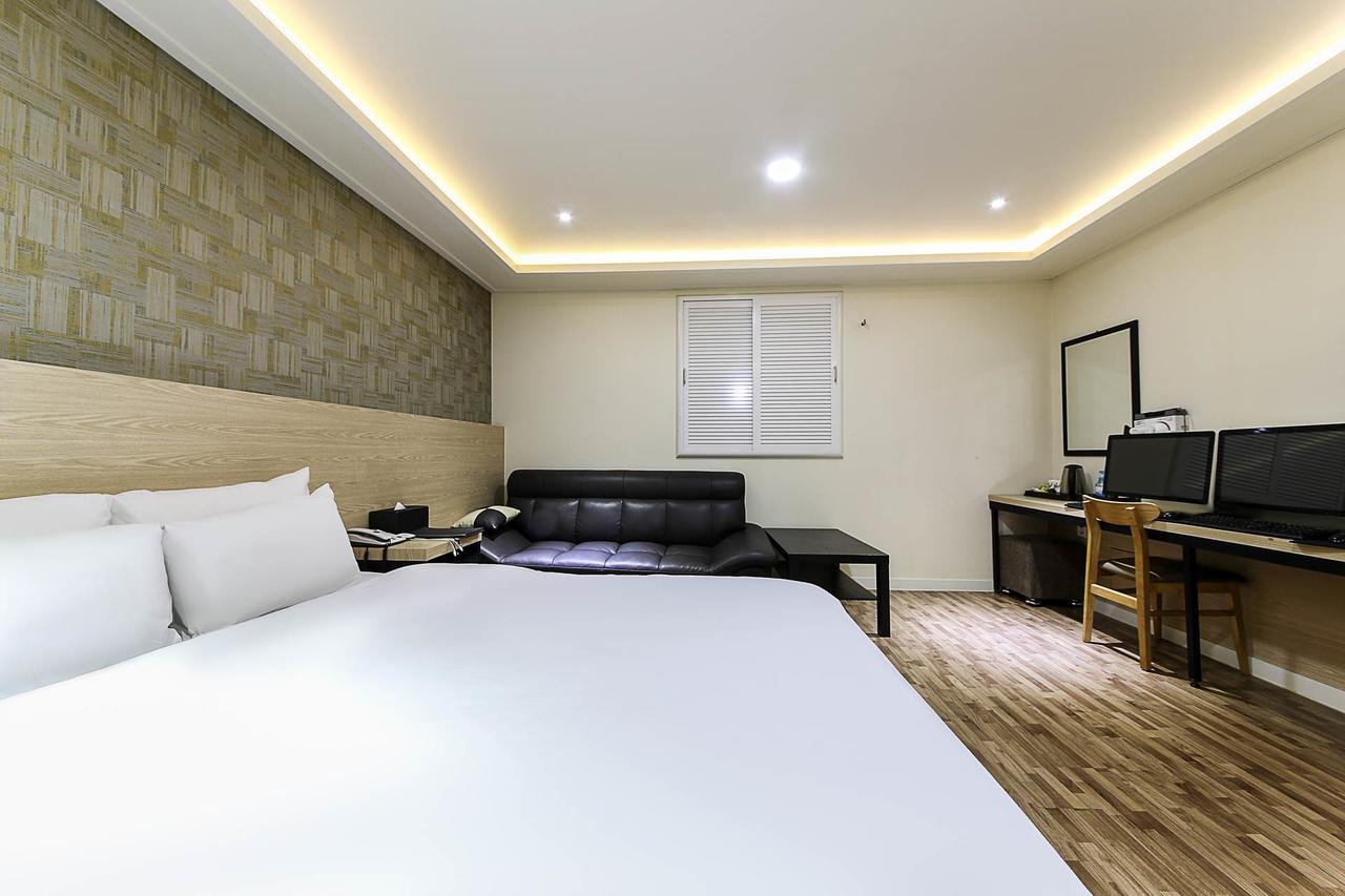 White Hotel Сувон Екстер'єр фото