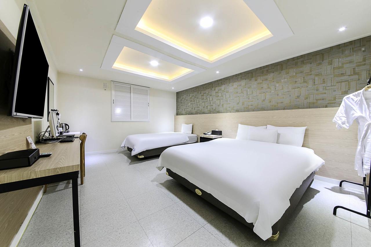 White Hotel Сувон Екстер'єр фото