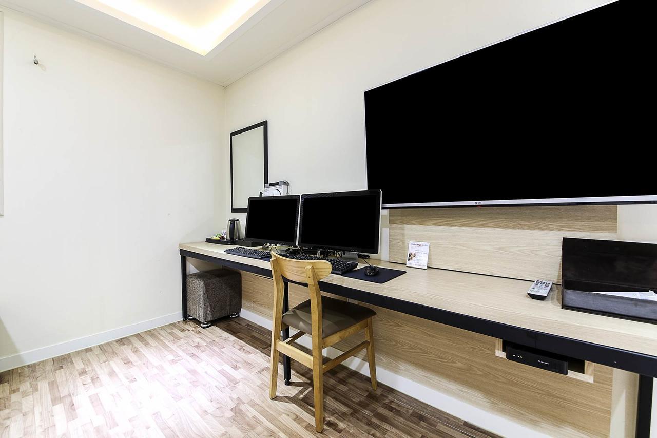 White Hotel Сувон Екстер'єр фото