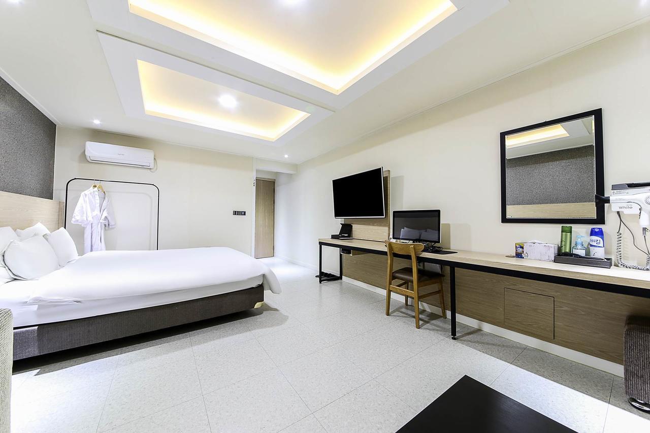 White Hotel Сувон Екстер'єр фото