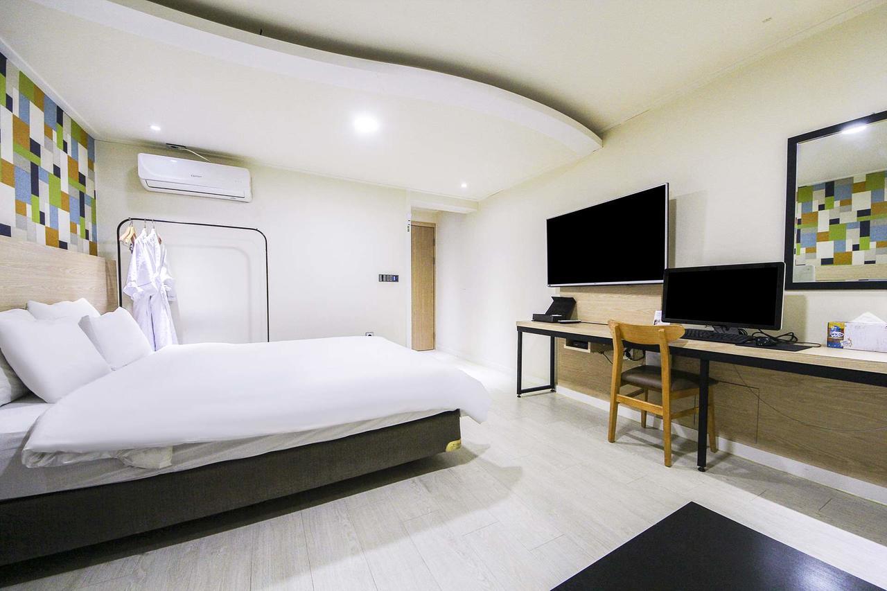 White Hotel Сувон Екстер'єр фото
