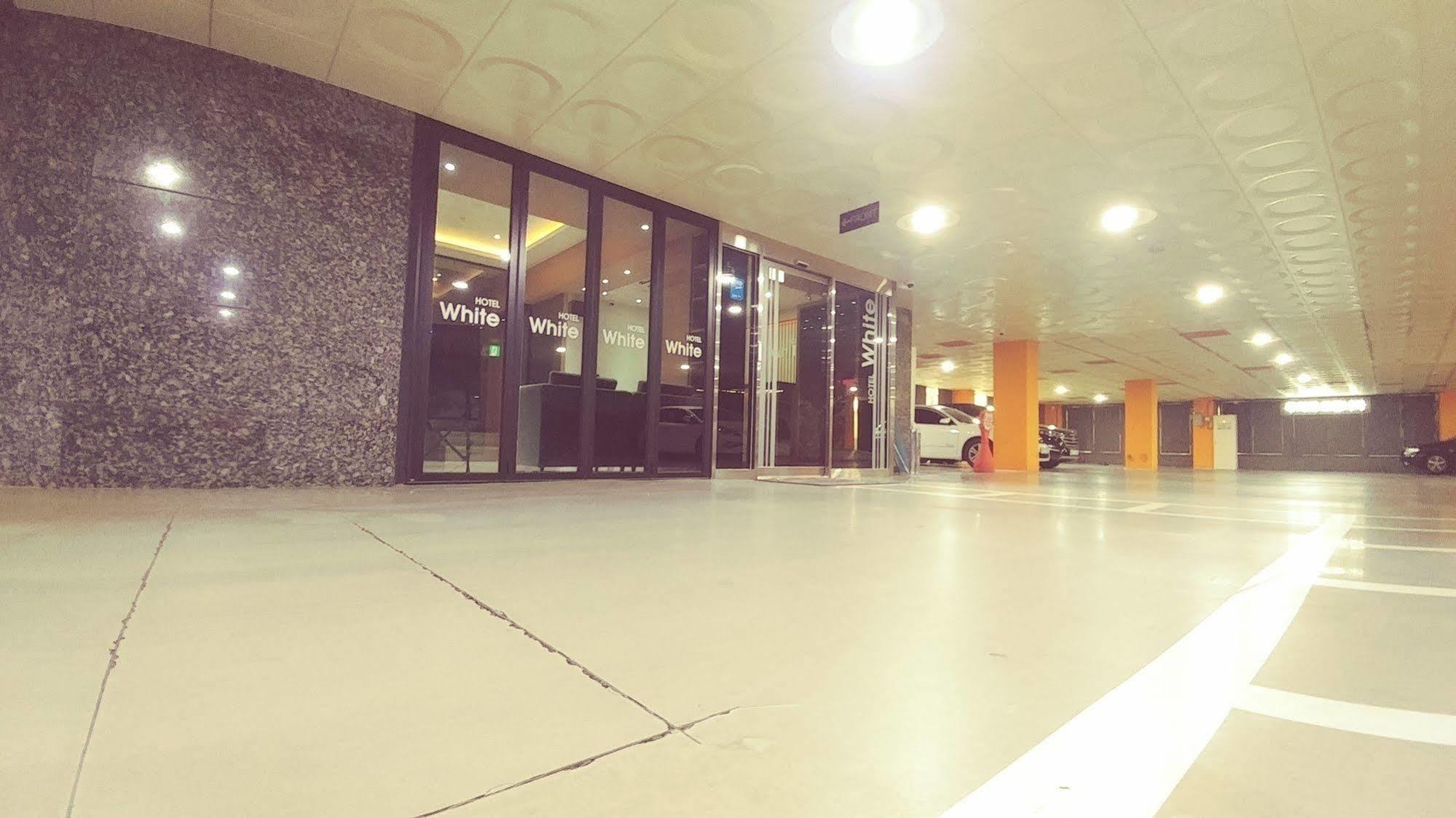 White Hotel Сувон Екстер'єр фото