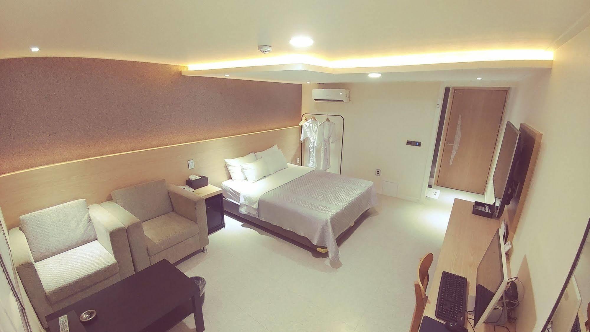 White Hotel Сувон Екстер'єр фото