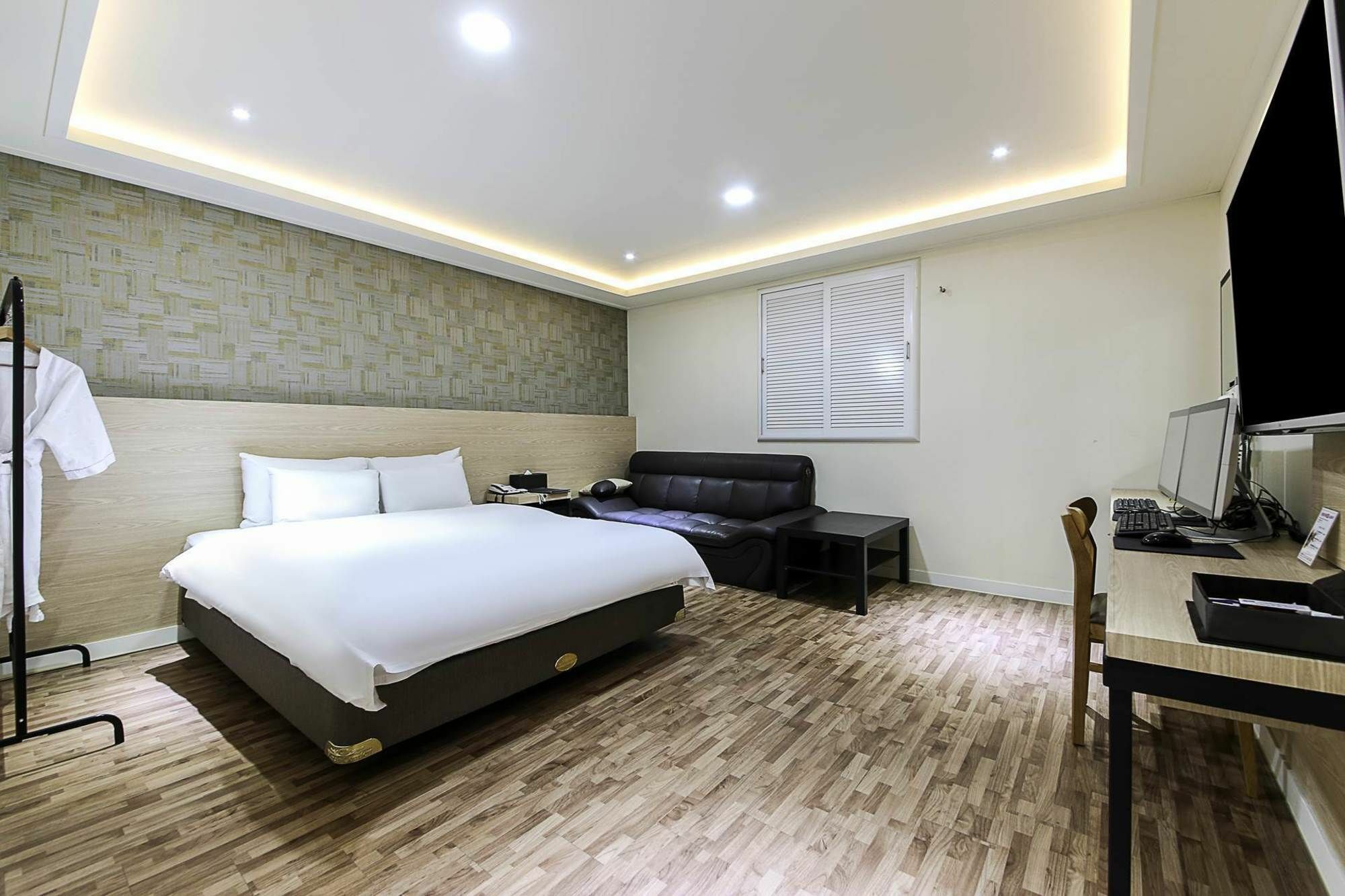 White Hotel Сувон Екстер'єр фото